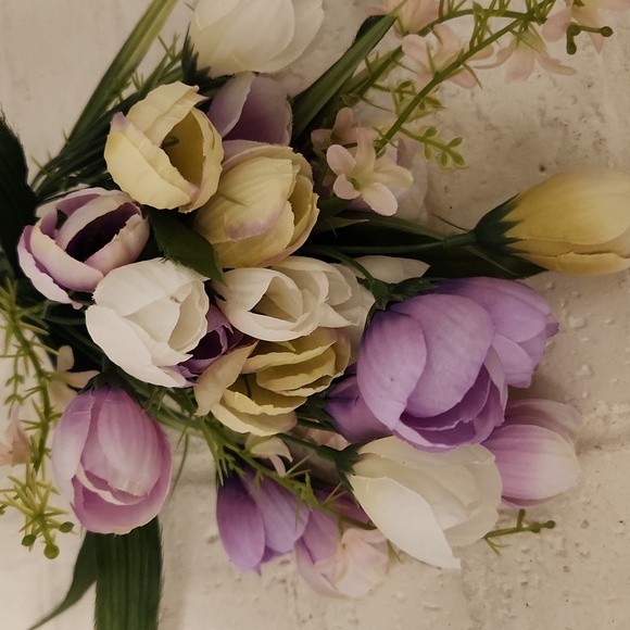 Elegant Floral Bouquet with Purple and White Accents - Picture 5 of 5